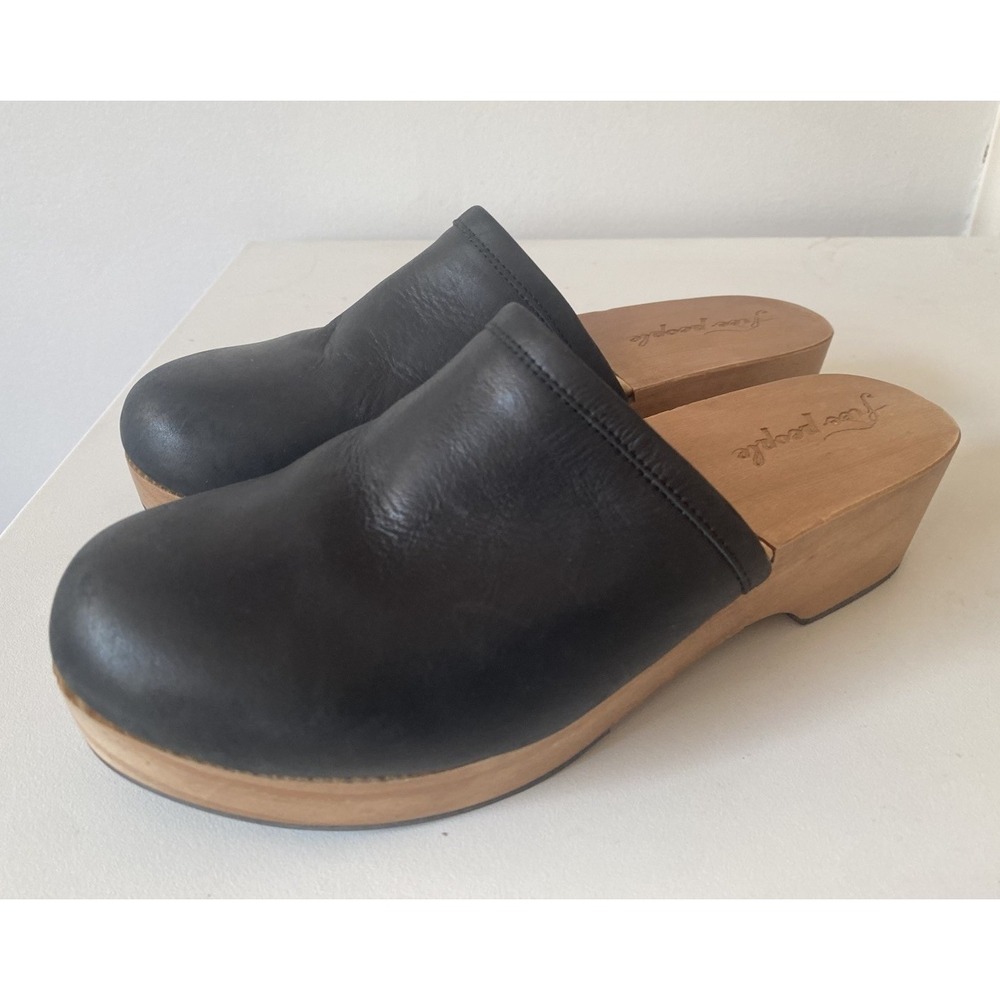 Free People Carver Soft Leather Wooden Clogs Black Mules 7 Boho Minimalist Chic
